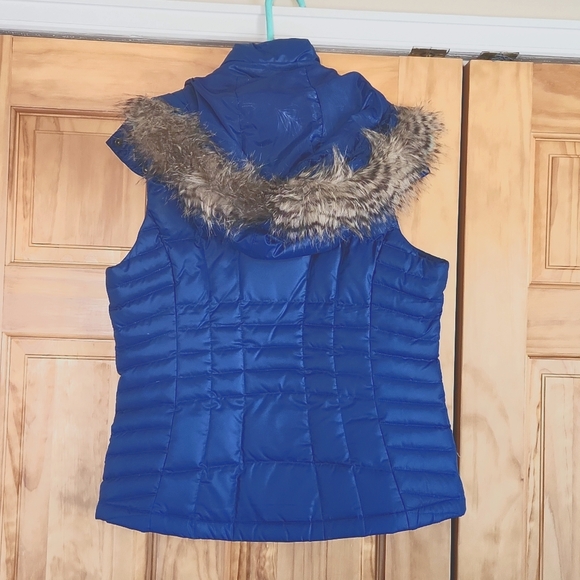 Eddie Bauer Down Hooded puffer vest - Picture 3 of 8